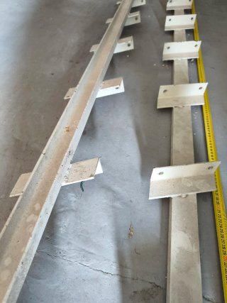 Zancas para escalera de hierro o madera.
