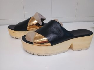 Sandalias Zara Negras y Doradas