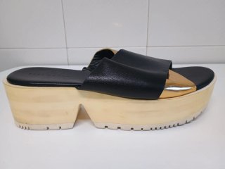 Sandalias Zara Negras y Doradas
