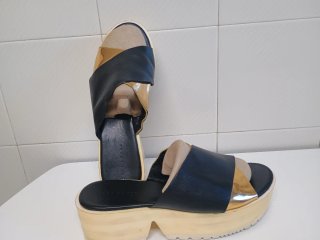 Sandalias Zara Negras y Doradas