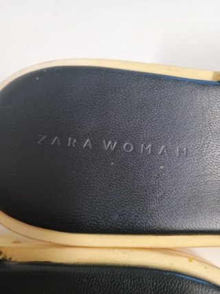 Sandalias Zara Negras y Doradas