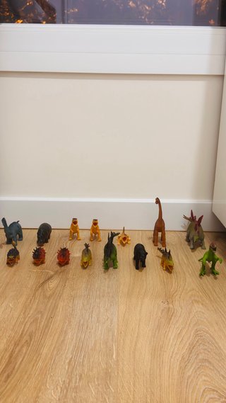 Lote de dinosaurios de juguete