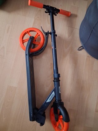 Patinete Oxelo negro Naranja Casi Nuevo