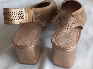 ZAPATOS DORADOS