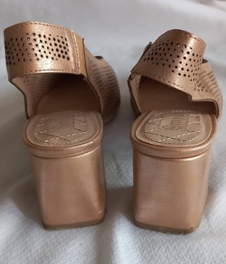 ZAPATOS DORADOS