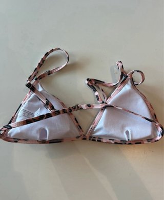 top bikini estampado leopardo rosa y negro