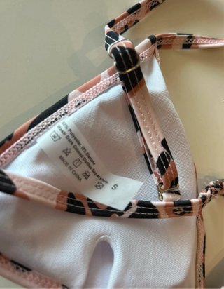 top bikini estampado leopardo rosa y negro