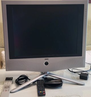 Televisión Loewe 24 con descodificador.