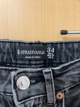 Pantalón tejano gris Stradivarius