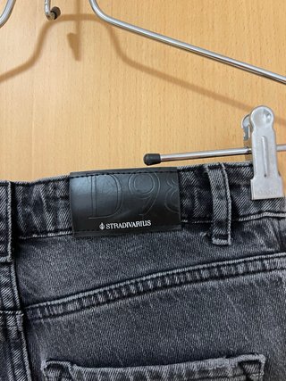 Pantalón tejano gris Stradivarius