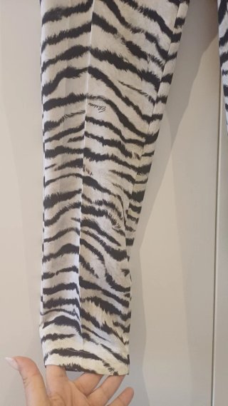 Pantalone beige e nero  fantasia zebrato