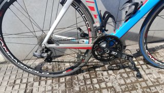 Bicicleta Giant Propel Azul y Blanca
