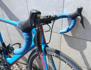 Bicicleta Giant Propel Azul y Blanca
