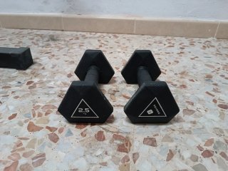 Conjunto de utensilios para hacer deporte.