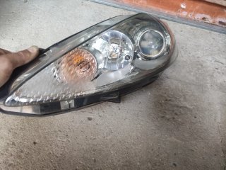 Faro delantero izquierdo Ford fiesta