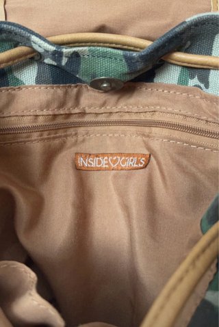 Mini mochila camuflaje Inside detalles cuero