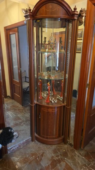 Mueble de entrada de madera y cristal