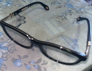 Gafas Carolina Herrera Negras y dorado.