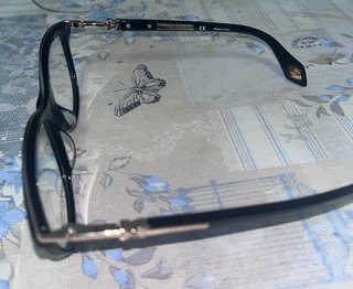 Gafas Carolina Herrera Negras y dorado.