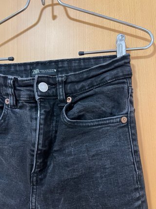 Pantalón tejano negro Zara flare