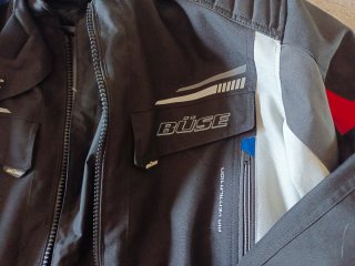 Chaqueta motera