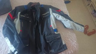 Chaqueta motera
