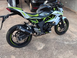 Kawasaki Z125 Naked Verde y Blanca
