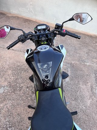 Kawasaki Z125 Naked Verde y Blanca
