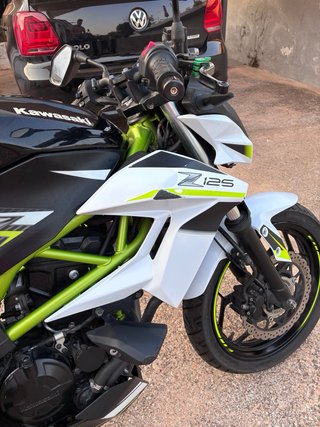 Kawasaki Z125 Naked Verde y Blanca