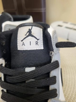 Zapatillas Jordan Mid Gris y Blanco