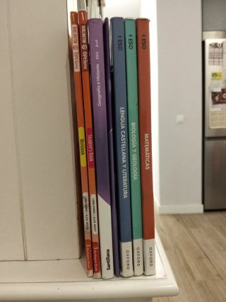 Vendo libros lengua e Inglés 1° ESO IES Getafe