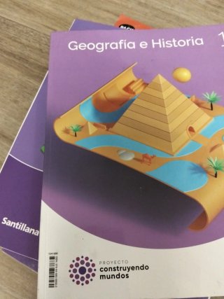 Vendo libros lengua e Inglés 1° ESO IES Getafe