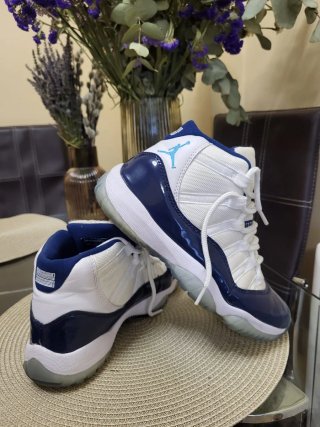 Zapatillas Jordan 11 Azul y Blanco
