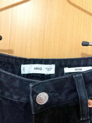 Pantalón tejano negro Zara