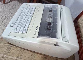Máquina de escribir eléctrica Brother AX-410