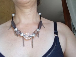 Collana elegante con perle e nappe