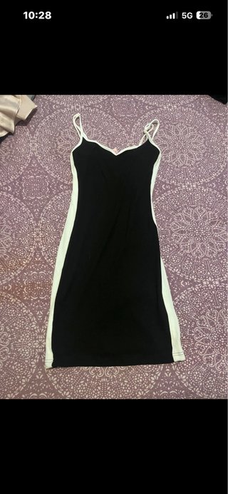 Vestido Negro con Rayas Blancas