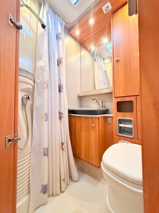 Autocaravana perfilada 5.90m