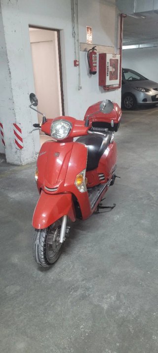 Moto Kymco Like 125 Roja