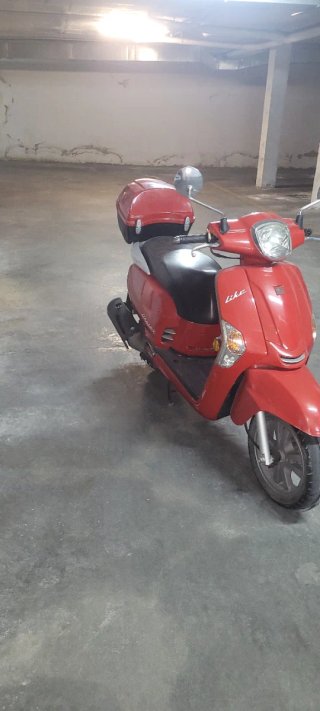 Moto Kymco Like 125 Roja