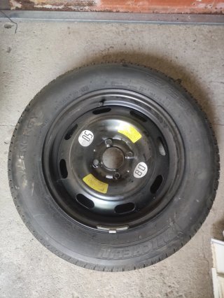 Rueda de coche sin usar