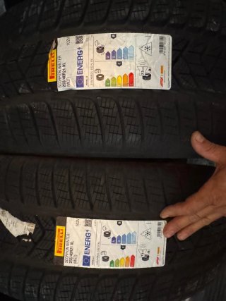 Pirelli Scorpion Winter 255/40R21 102V XL