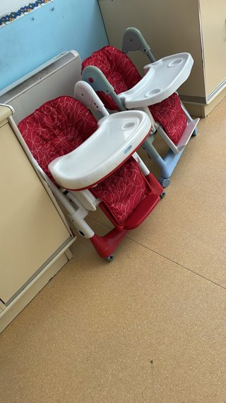 2 Tronas Infantiles Rojas y Blancas