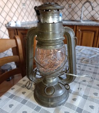 Lanterna a petrolio vintage Germania