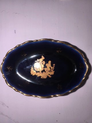 Jarrón y plato de porcelana azul y dorado limoges