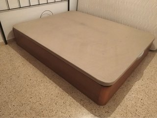 Base de cama canapé beige y marrón
