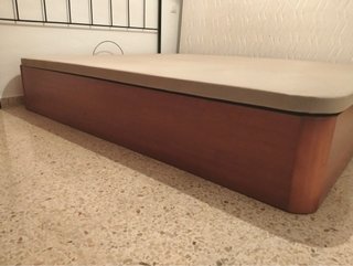 Base de cama canapé beige y marrón