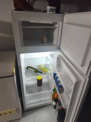 Frigorífico blanco con congelador