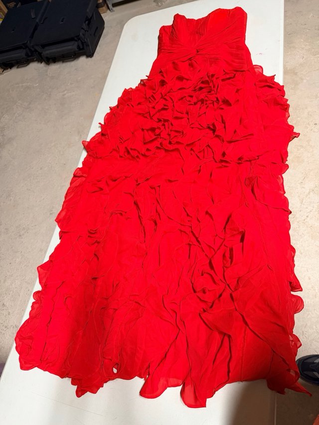 Vestido de noche rojo sin tirantes