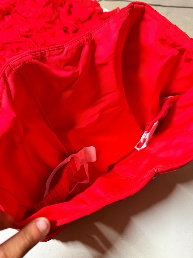 Vestido de noche rojo sin tirantes